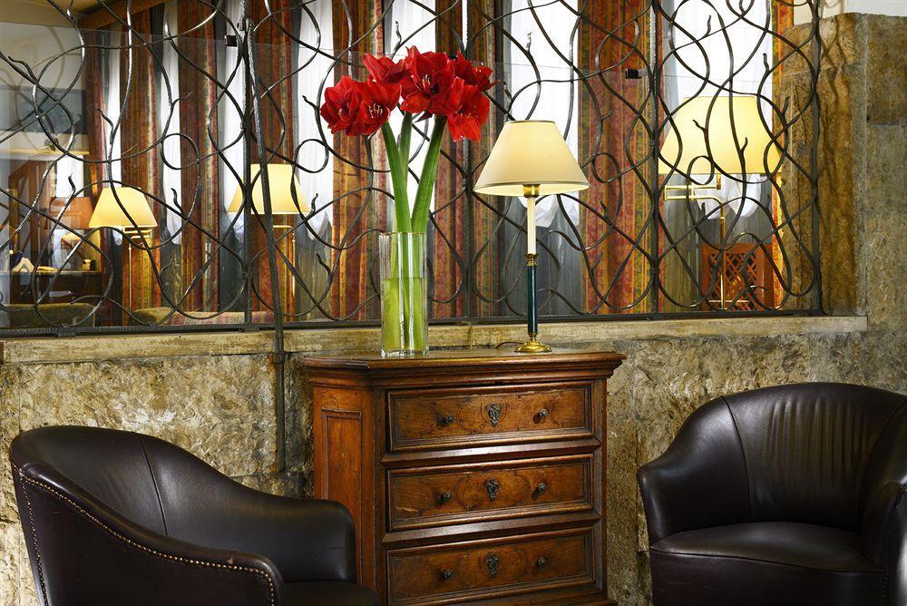 Commodore Hotel 4*