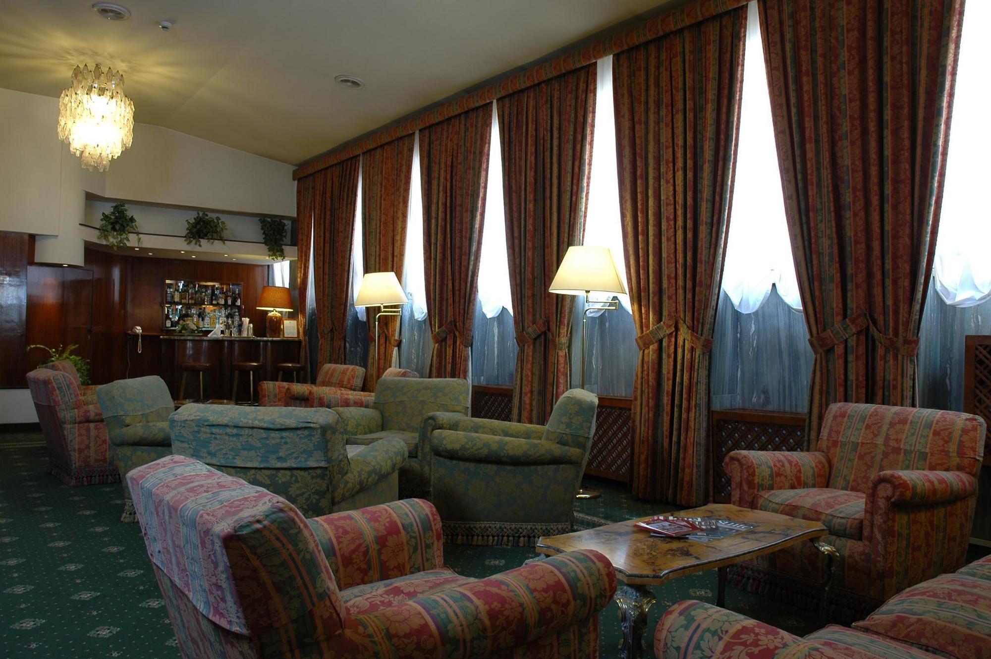 Commodore Hotel