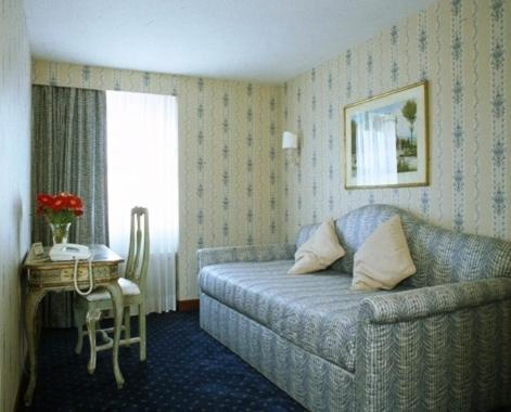 Commodore Hotel 4*